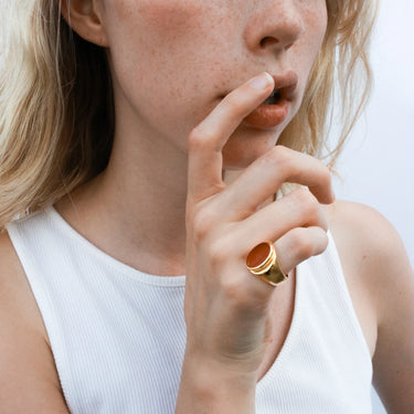 Perlmutte Carnelian Ring
