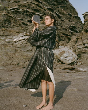 The model’s height is 1.73 m and she is wearing size S