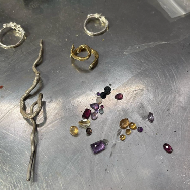 GARNET & ONYX - with its fiery red hues, is a stone of strength, vitality, and creative energy. It symbolizes passion & sensuality.  Onyx promotes groundedness and protection from negative energy 


